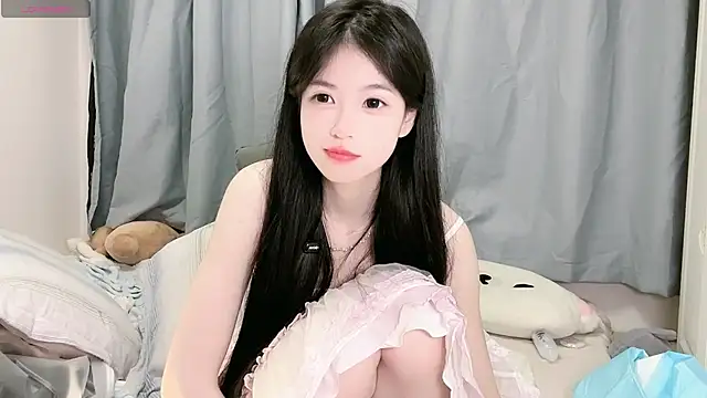 XiaoMei-iiiiii online show from May 7, 2026, 7:17 pm