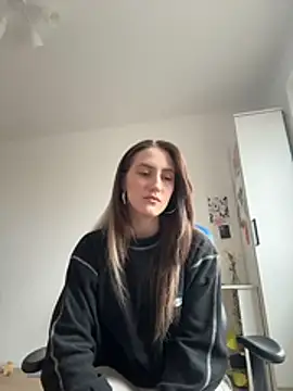 Tiny Anny online show from April 20, 2026, 3:46 pm