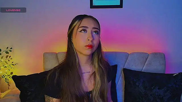 Snapshot of Cloe_martinezz_ chatting on May 13, 2026, 10:17 pm Cloe martinezz online show from May 13, 2026, 10:17 pm