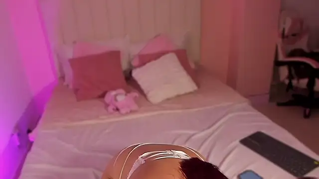 RoxanaRide online show from April 18, 2026, 12:57 am