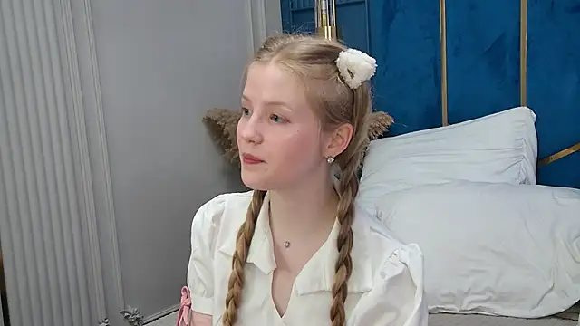 LilianHowards online show from May 24, 2026, 9:42 am