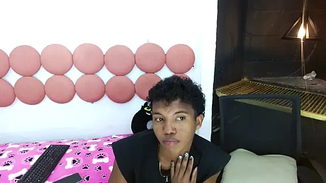 Chris Hott online show from April 21, 2026, 2:14 am