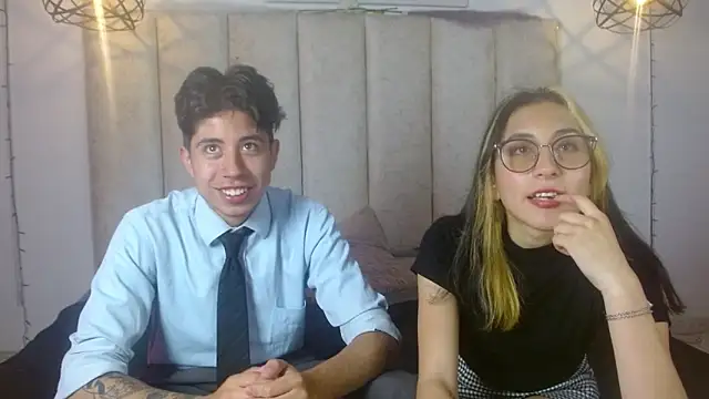 mrandmrsvixencs online show from April 17, 2026, 2:53 pm