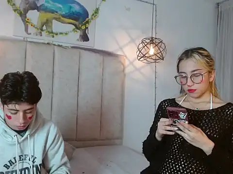 mrandmrsvixencs online show from April 29, 2026, 2:32 pm