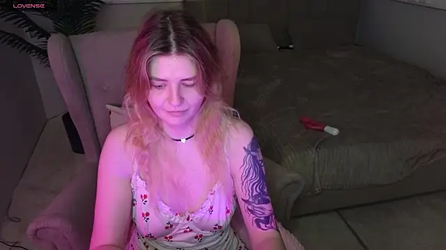 TonyaMeow online show from May 8, 2026, 1:20 am