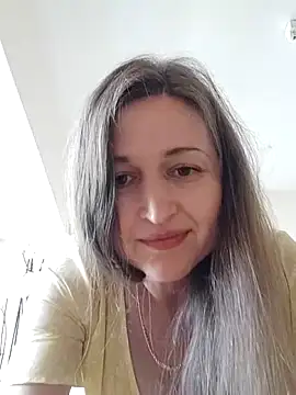 irresistibelle online show from April 20, 2026, 12:52 pm