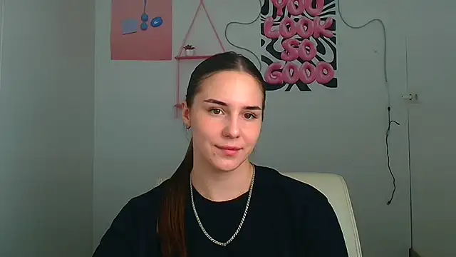 Snapshot of Kyara_ra chatting on June 18, 2026, 9:36 am Kyara ra online show from June 18, 2026, 9:36 am