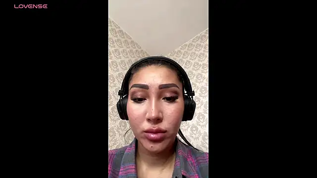 Snapshot of MadelineKiss_ chatting on April 22, 2026, 1:45 am MadelineKiss online show from April 22, 2026, 1:45 am