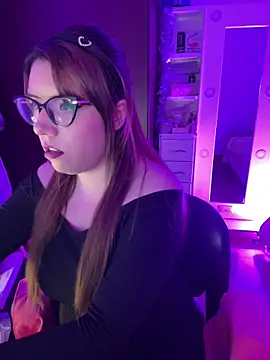 AliceMtz online show from June 16, 2026, 11:49 pm