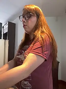 AliceMtz online show from April 18, 2026, 6:43 pm