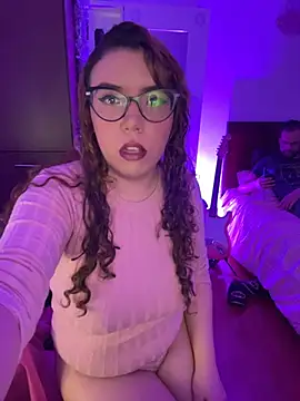 AliceMtz online show from June 5, 2026, 12:26 am
