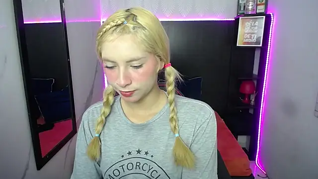 Snapshot of nancy_blonde chatting on June 28, 2026, 3:29 pm nancy blonde online show from June 28, 2026, 3:29 pm