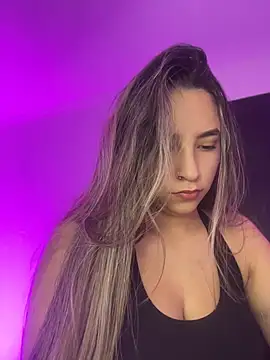 JUANITA07 online show from May 28, 2026, 12:22 pm