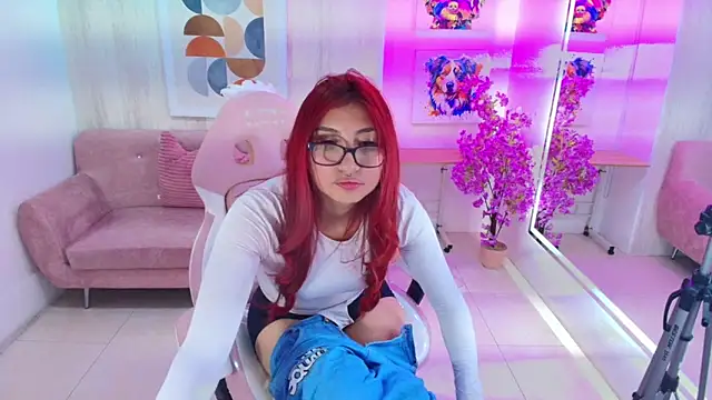 Snapshot of Sofi_monroeee chatting on June 5, 2026, 7:52 pm Sofi monroeee online show from June 5, 2026, 7:52 pm