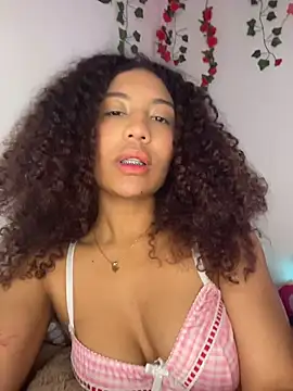 Snapshot of Daphnne_Curly chatting on July 9, 2026, 2:56 am Daphnne Curly online show from July 9, 2026, 2:56 am