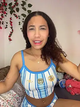 Snapshot of Daphnne_Curly chatting on June 17, 2026, 1:38 am Daphnne Curly online show from June 17, 2026, 1:38 am