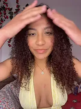 Snapshot of Daphnne_Curly chatting on July 22, 2026, 2:02 am Daphnne Curly online show from July 22, 2026, 2:02 am
