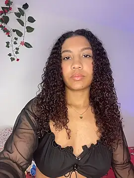 Snapshot of Daphnne_Curly chatting on July 10, 2026, 10:43 pm Daphnne Curly online show from July 10, 2026, 10:43 pm