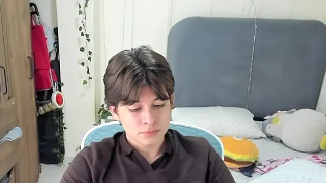 Snapshot of Felixzyn chatting on June 22, 2026, 7:11 pm Felixzyn online show from June 22, 2026, 7:11 pm