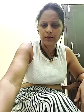 Snapshot of Beborani chatting on April 28, 2026, 6:23 pm Beborani online show from April 28, 2026, 6:23 pm