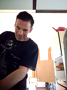 Shsaaeq online show from April 18, 2026, 5:04 pm