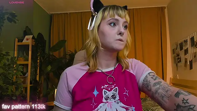 Emma Thomps online show from May 4, 2026, 2:09 pm