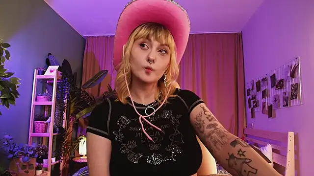 Emma Thomps online show from May 13, 2026, 2:02 pm