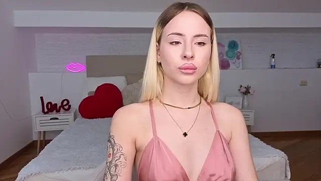 Bella crazyy online show from May 26, 2026, 8:40 pm