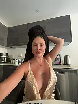 Karen Luxe online show from May 25, 2026, 5:44 pm