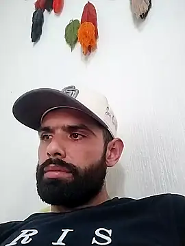 Barbas44420 online show from May 4, 2026, 11:07 pm