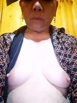Snapshot of -Callista- chatting on May 9, 2026, 10:35 pm -Callista- online show from May 9, 2026, 10:35 pm