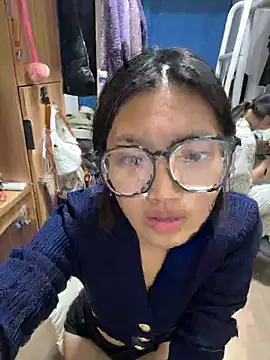 qiqi202602 online show from April 25, 2026, 12:08 pm