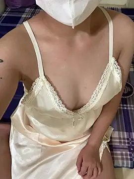Ninaa18 online show from May 17, 2026, 4:29 pm