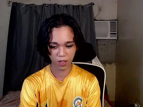 Snapshot of urnaughty_paul chatting on July 3, 2026, 3:18 pm urnaughty paul online show from July 3, 2026, 3:18 pm