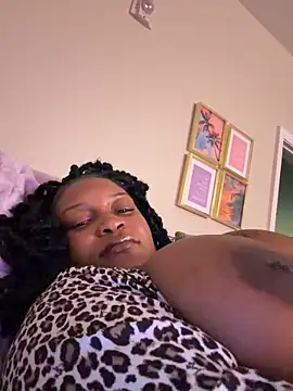 Snapshot of thedarkenchantress chatting on April 28, 2026, 1:37 am thedarkenchantress online show from April 28, 2026, 1:37 am