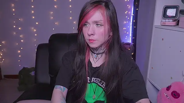 Snapshot of -VKatt chatting on June 13, 2026, 5:11 pm -VKatt online show from June 13, 2026, 5:11 pm