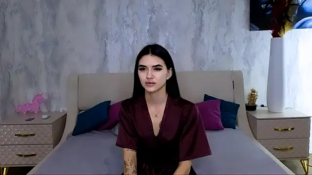 Holly Beck online show from April 21, 2026, 8:43 am