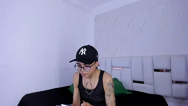 Snapshot of Antony_D_ossa chatting on June 4, 2026, 8:13 pm Antony D ossa online show from June 4, 2026, 8:13 pm