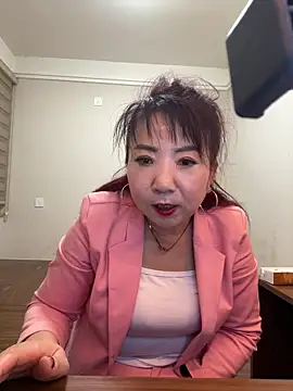 Snapshot of lucy-698 chatting on May 2, 2026, 12:32 pm lucy-698 online show from May 2, 2026, 12:32 pm