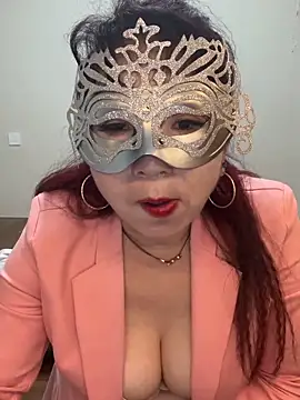 lucy-698 online show from May 1, 2026, 12:32 pm