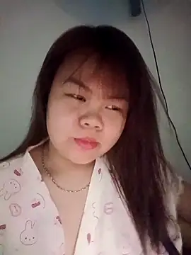 Truxcy1 online show from May 8, 2026, 12:42 pm