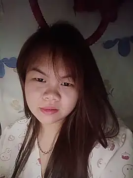 Truxcy1 online show from May 17, 2026, 5:35 pm