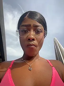 Snapshot of CocoaLuxeXXX chatting on July 1, 2026, 1:11 pm CocoaLuxeXXX online show from July 1, 2026, 1:11 pm