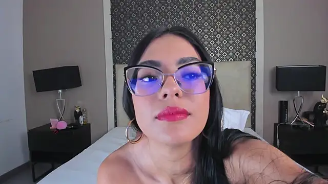 Snapshot of Larissa_Luna chatting on May 28, 2026, 12:44 pm Larissa Luna online show from May 28, 2026, 12:44 pm