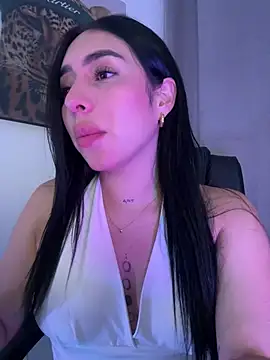 IsabellaNoir  online show from April 27, 2026, 10:08 pm