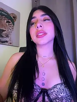 IsabellaNoir  online show from May 20, 2026, 10:51 pm