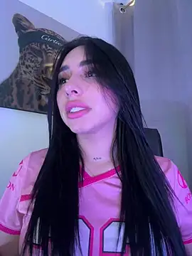IsabellaNoir  online show from May 1, 2026, 8:47 pm