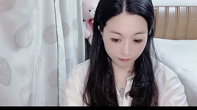 Snapshot of D-Misslu chatting on July 4, 2026, 12:43 pm D-Misslu online show from July 4, 2026, 12:43 pm