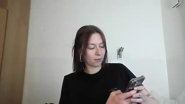 Snapshot of JuicyErika chatting on May 1, 2026, 11:21 pm JuicyErika online show from May 1, 2026, 11:21 pm