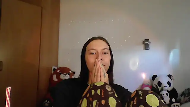 JuicyErika online show from April 23, 2026, 5:47 pm